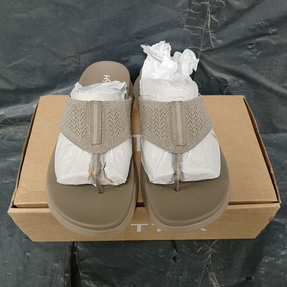 BOXED PAIR OF HOTTER KELLY SHOES - UK SIZE 5