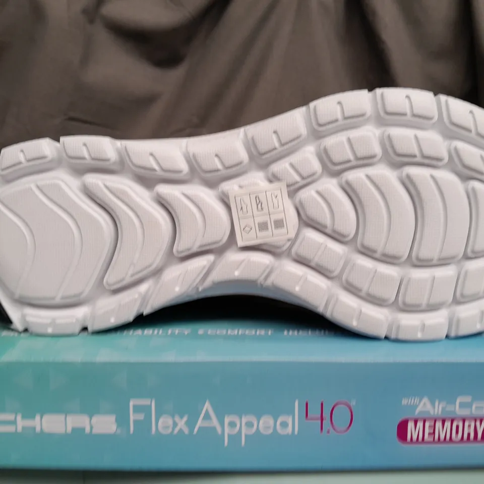 BOXED SKETCHERS FLEX APPEAL 4.0 TRAINERS - UK 7 