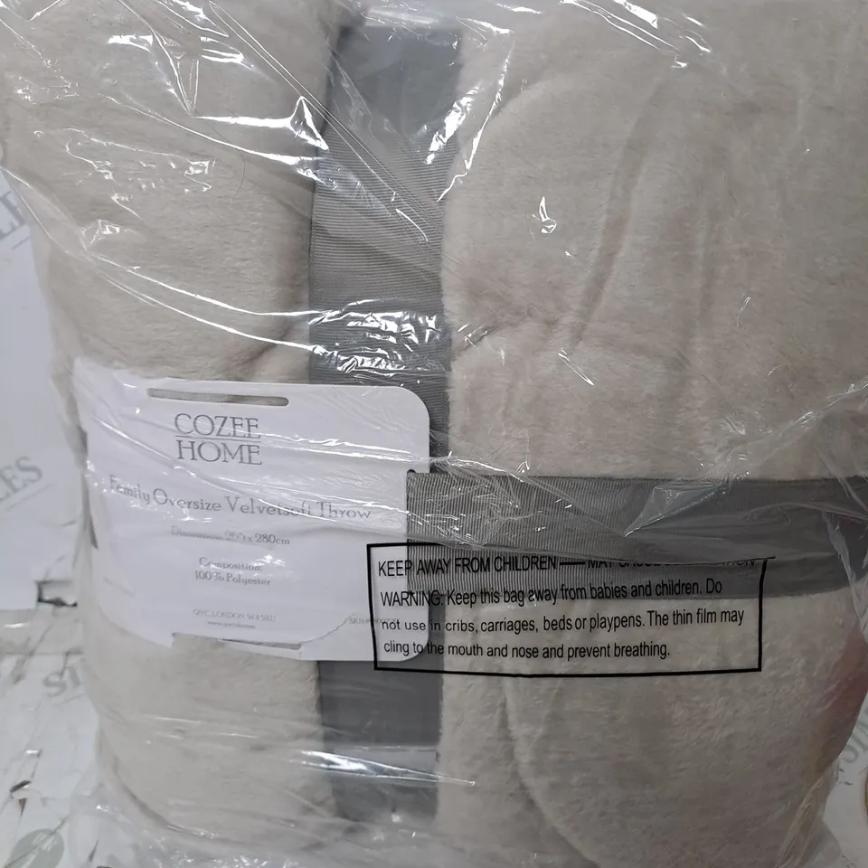 COZEE HOME FAMILY OVERSIZE VELVETSOFT THROW 265 X 280CM 