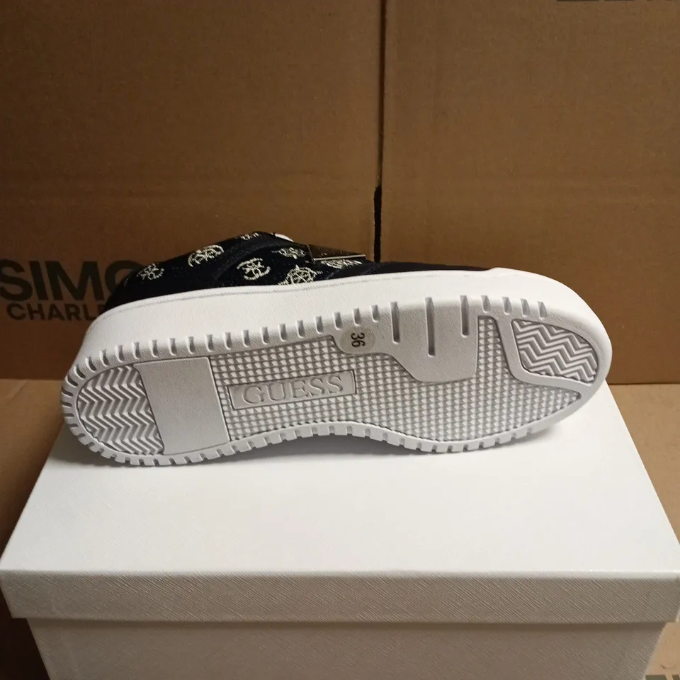 BOXED PAIR OF GUESS FIENA 4G LOGO PEONY TRAINERS - 3.5