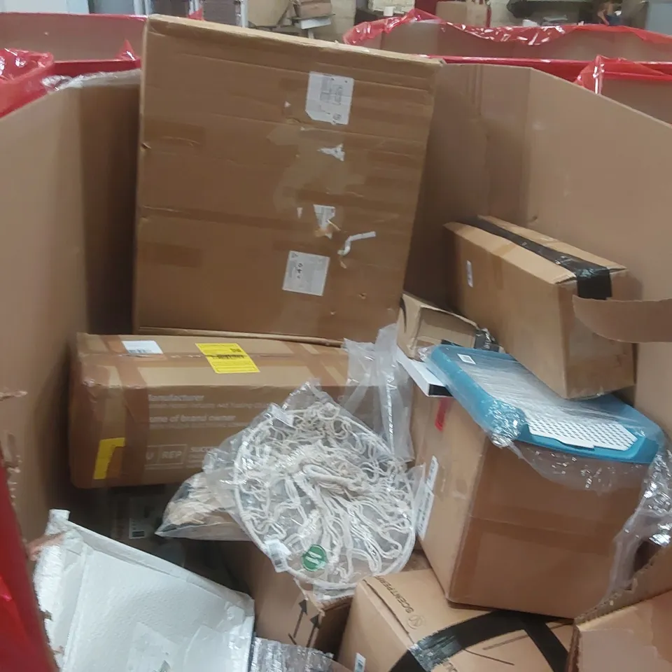 PALLET CONTAINING A LARGE QUANTITY OF ASSORTED ITEMS INCLUDING: AIR FRYER, STEAM MOP CLEANER, STEAM CLEANERS, ITALIAN LEATHER HORSE BRIDLE ECT