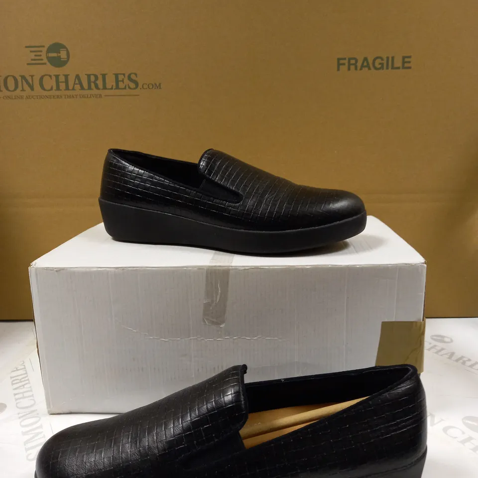 FITFLOP BLACK LEATHER LAOFER SIZE 6