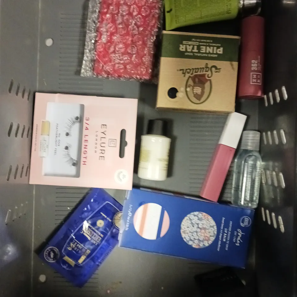APPROXIMATELY 20 ASSORTED HEALTH & BEAUTY PRODUCTS TO INCLUDE CURL ELONGATING GEL, LIZ EARLE SKIN TONIC, P.LOUISE MAKE-UP ETC 