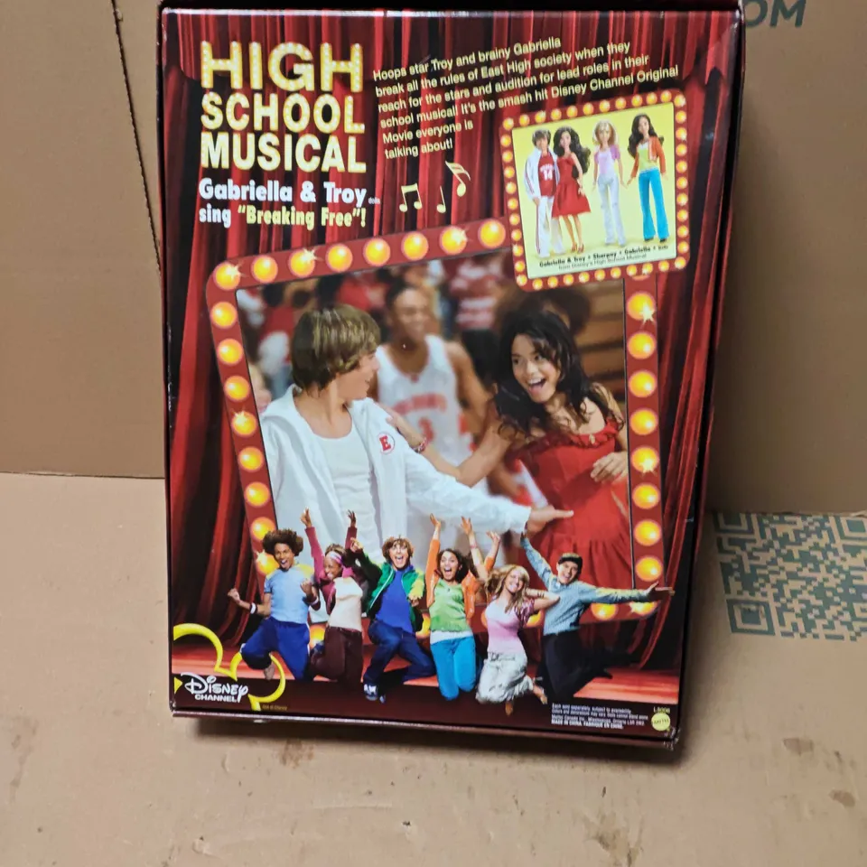 DISNEY HIGH SCHOOL MUSICAL GABRIELLA & TROY DOLLS – BOXED SET