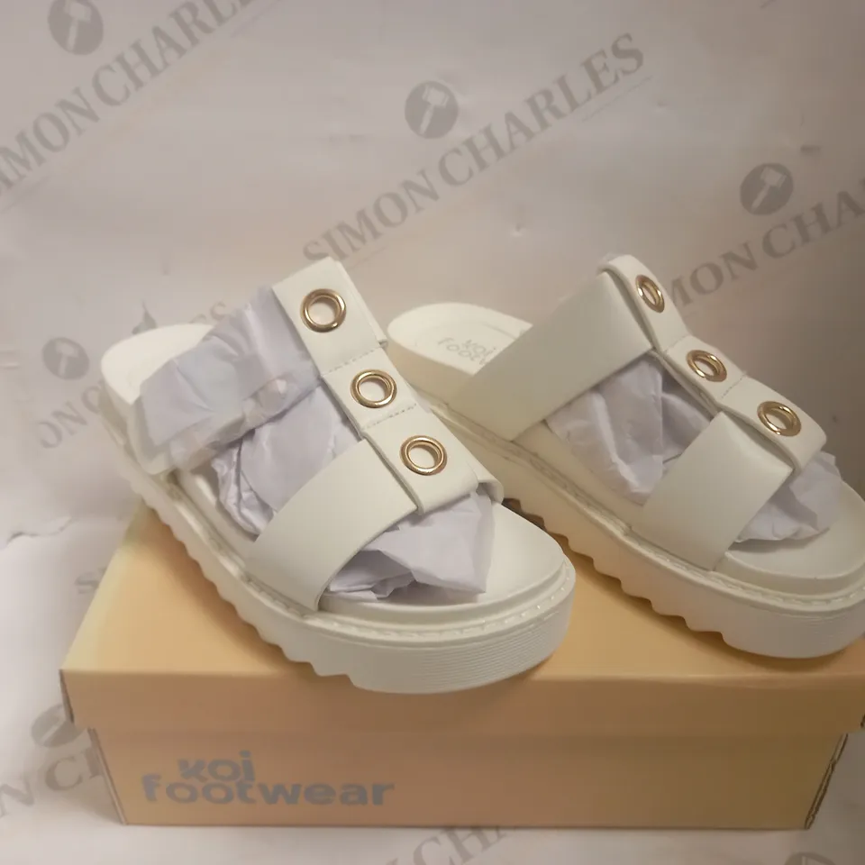 KOI VEGAN WHITE ZAMAK GLADIATOR SLIDERS - SIZE 4