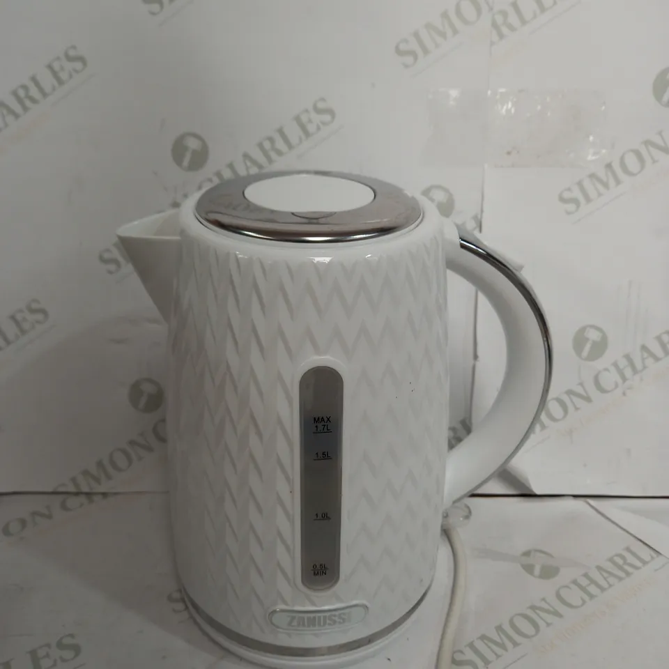 ZANUSSI CORDLESS KETTLE IN WHITE