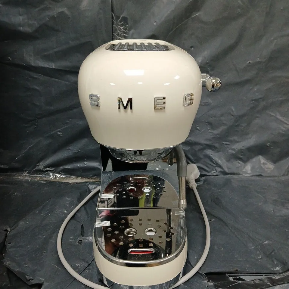 SMEG ESPRESSO COFFEE MACHINE IN CREAM