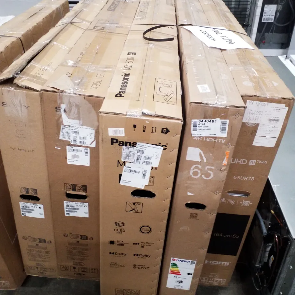 PALLET CONTAINING 5 ASSORTED SMART TVS