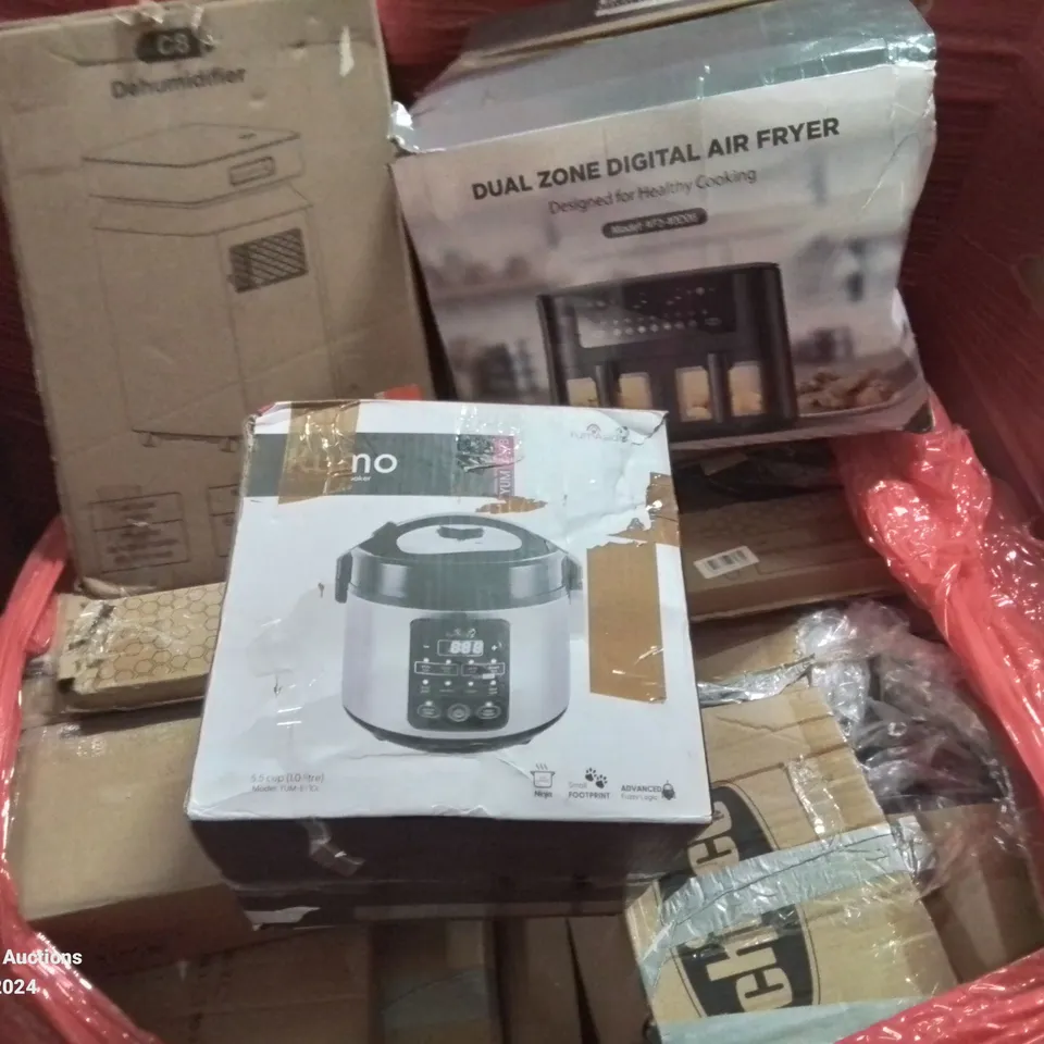 PALLET CONTAINING VARIOUS ASSORTED ITEMS TO INCLUDE: SLOW COOKER, DUAL ZONE DIGITAL AIR FRYER, DEHUMIDIFIER ETC.