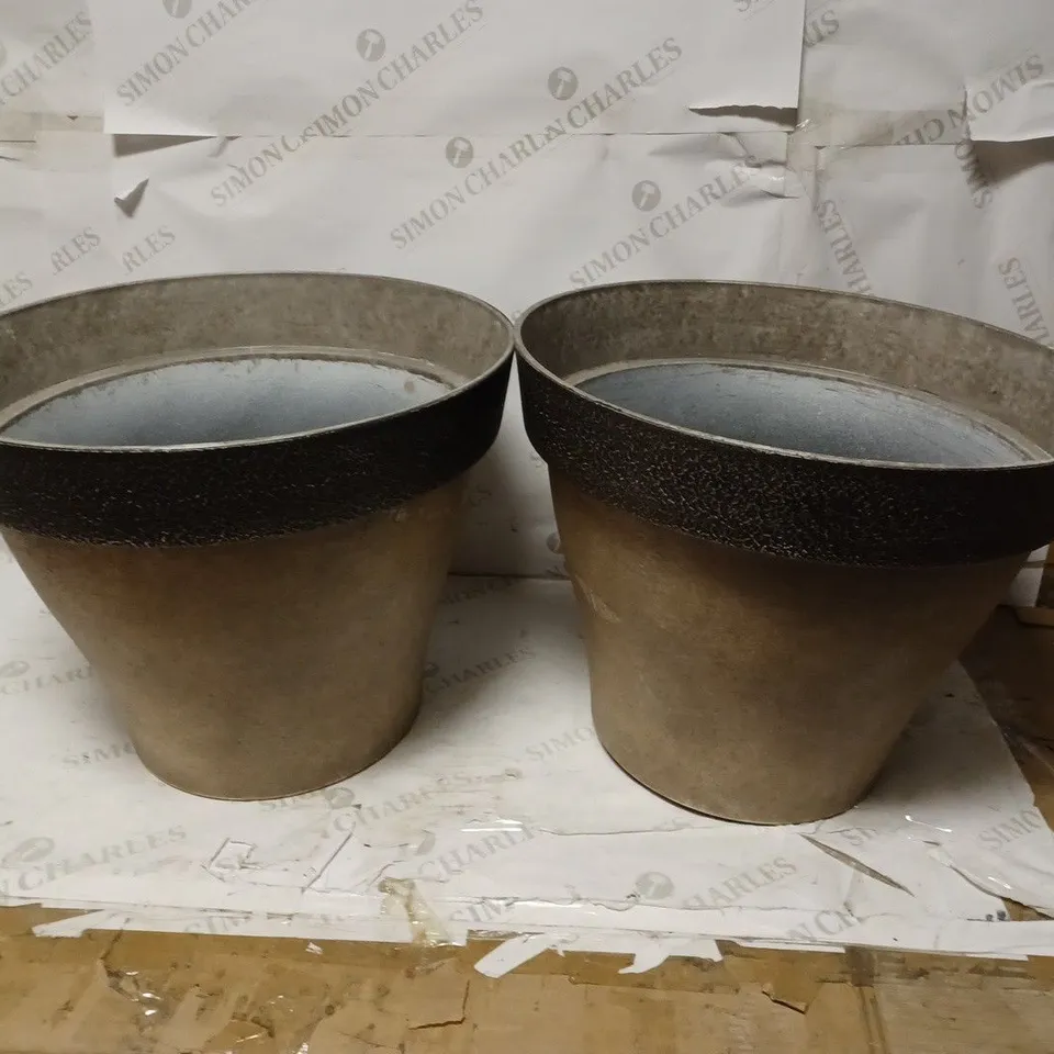 PAIR OF DIABLO ROUND PLANTERS - BROWN RRP £32.99