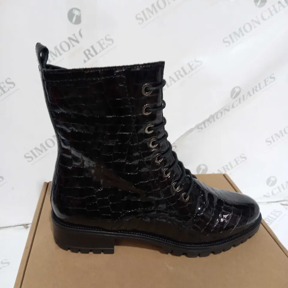 BOXED DUNE PRESTNE HIKER BOOTS, REPTILE - SIZE 5