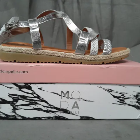 BOXED PAIR OF MODA IN PELLE PLAITED DETAIL FLAT OPEN TOE SANDALS IN METALLIC SILVER EU SIZE 37