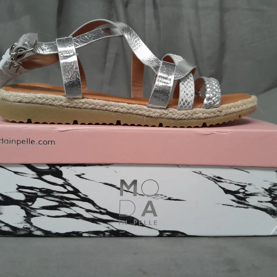 BOXED PAIR OF MODA IN PELLE PLAITED DETAIL FLAT OPEN TOE SANDALS IN METALLIC SILVER EU SIZE 37