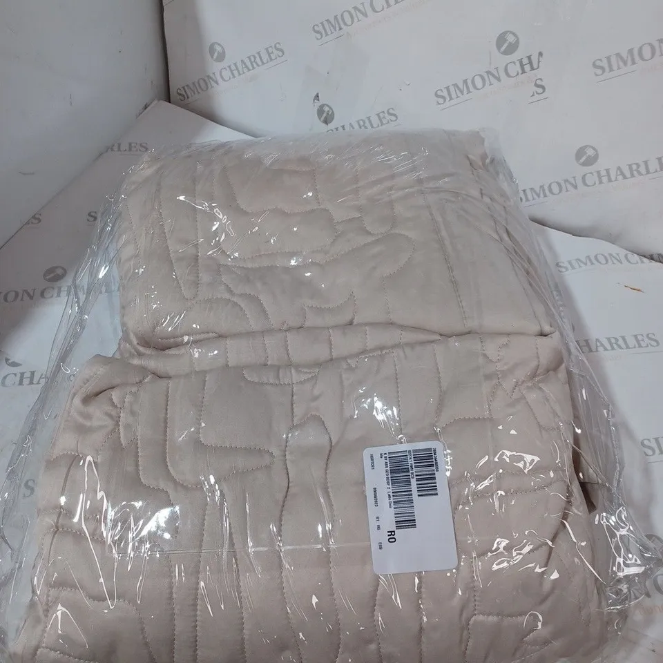 K BY KELLY HOPPEN ABSTRACT GEO BEDSPREAD AND SET OF 2 SHAMS LATTE DOUBLE