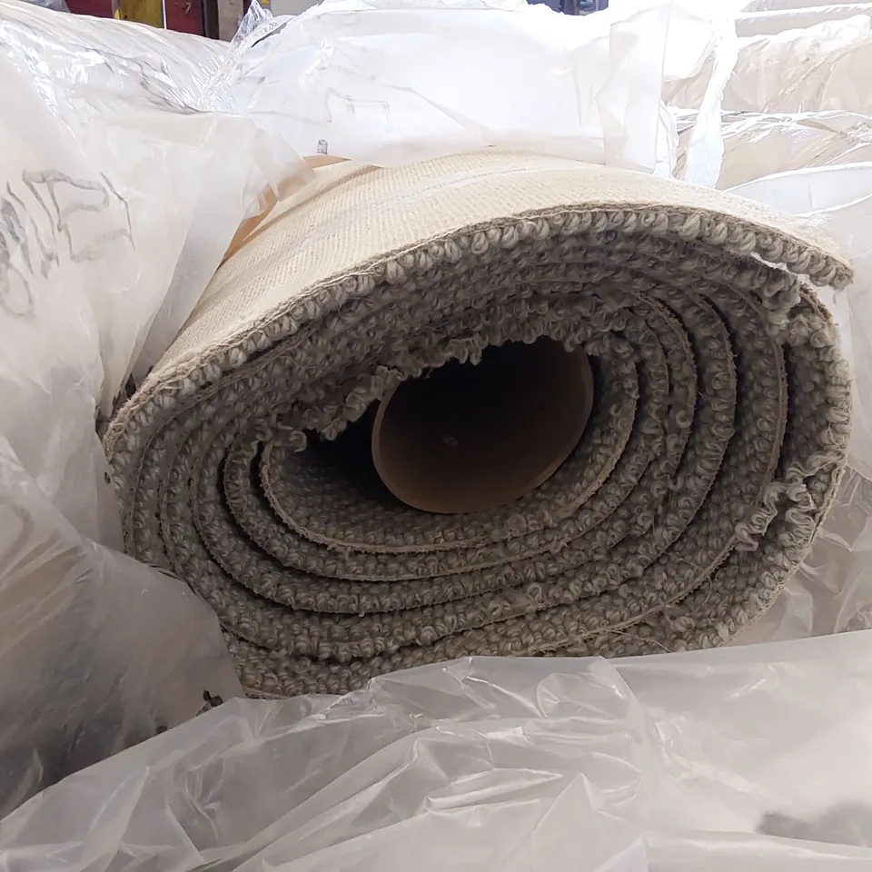 ROLL OF QUALITY HABBERLEY CLASSIC VINTAGE GREEN CARPET - APPROXIMATELY 4.3 x 4M