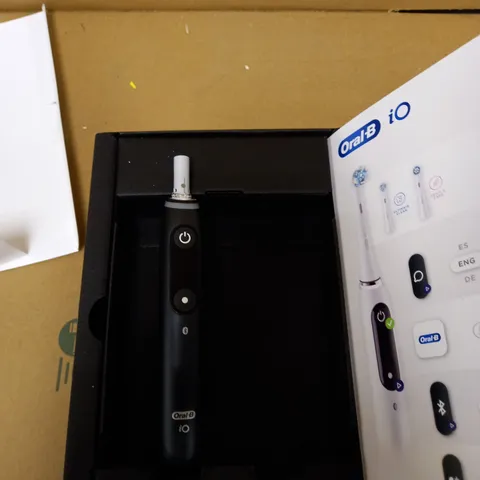 ORAL-B IO8 - ELECTRIC TOOTHBRUSH SET