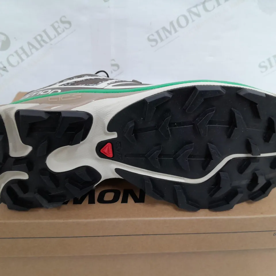 BOXED PAIR OF SALOMON XT-6 MINDFUL 2 SHOES IN ALMOND - UK 5