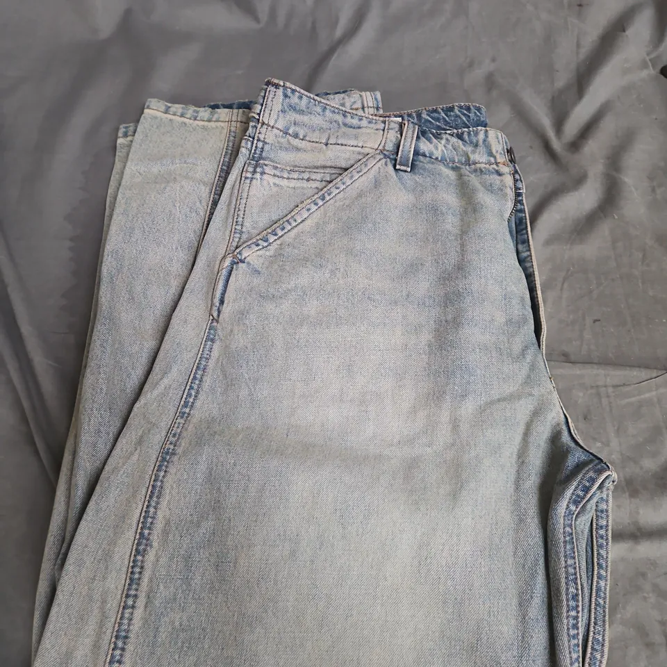 LEVI'S BAGGY BARREL JEANS – LIGHT WASH SIZE 36/32