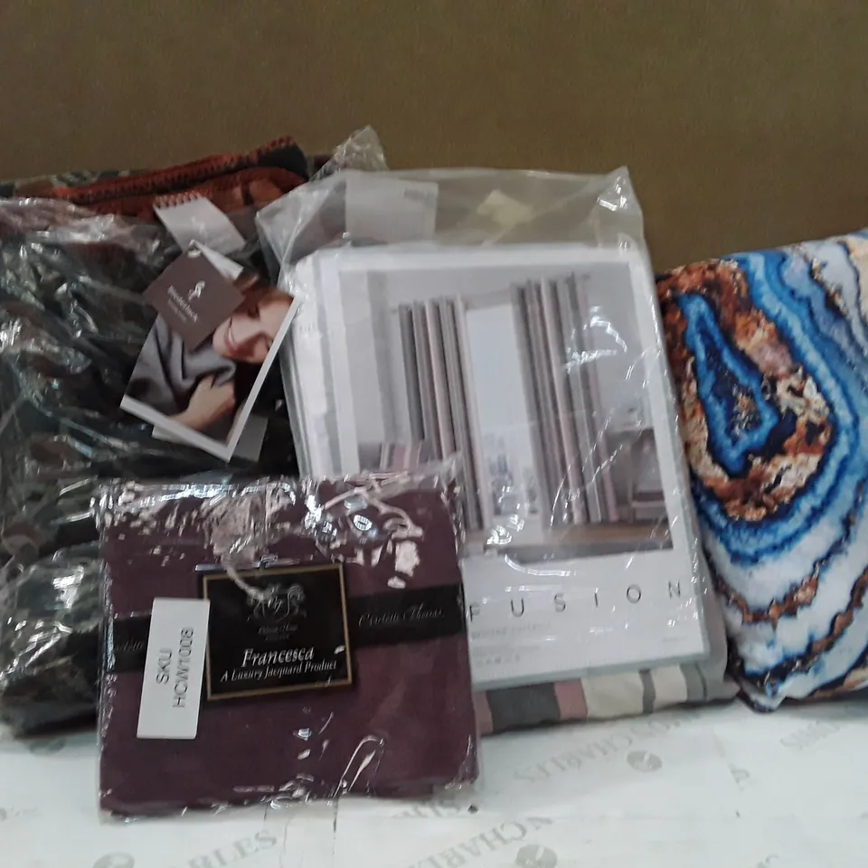 BOX TO CONTAIN AN ASSORTMENT OF ITEMS TO INCLUDE BEDDING, PILLOW CASES AND CURTAINS ECT 