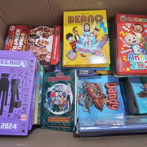 LARGE QUANTITY OF ASSORTED BOOKS AND ANNUALS TO INCLUDE COCOMELON, MINECRAFT, BEANO AND STRANGER THINGS