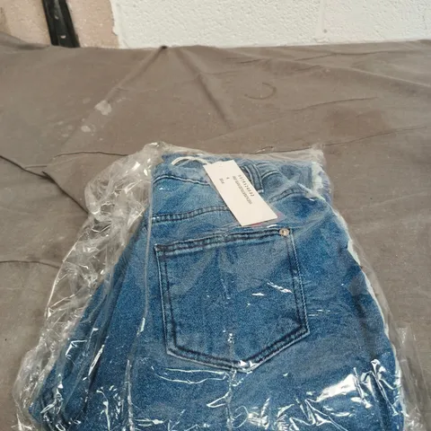BOX OF APPROXIMATELY 15 PAIRS OF FRAY SEAM DETAILWRATH JEANS - SIZE 4