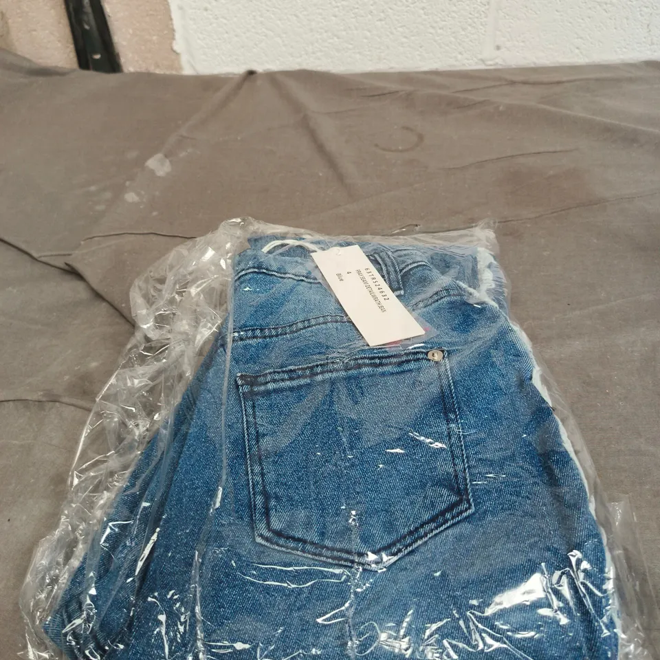 BOX OF APPROXIMATELY 15 PAIRS OF FRAY SEAM DETAILWRATH JEANS - SIZE 4