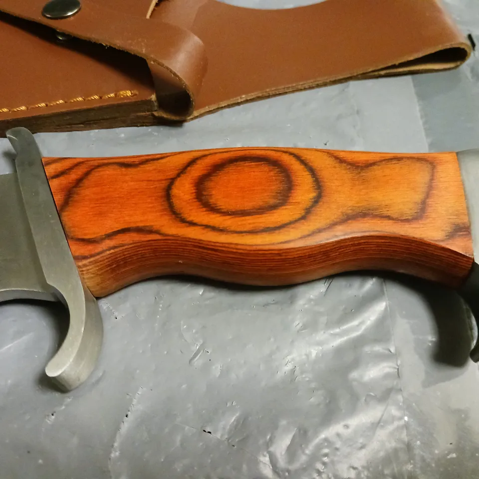 WOODEN HANDLED 10.5" HUNTING KNIFE IN SHEATH