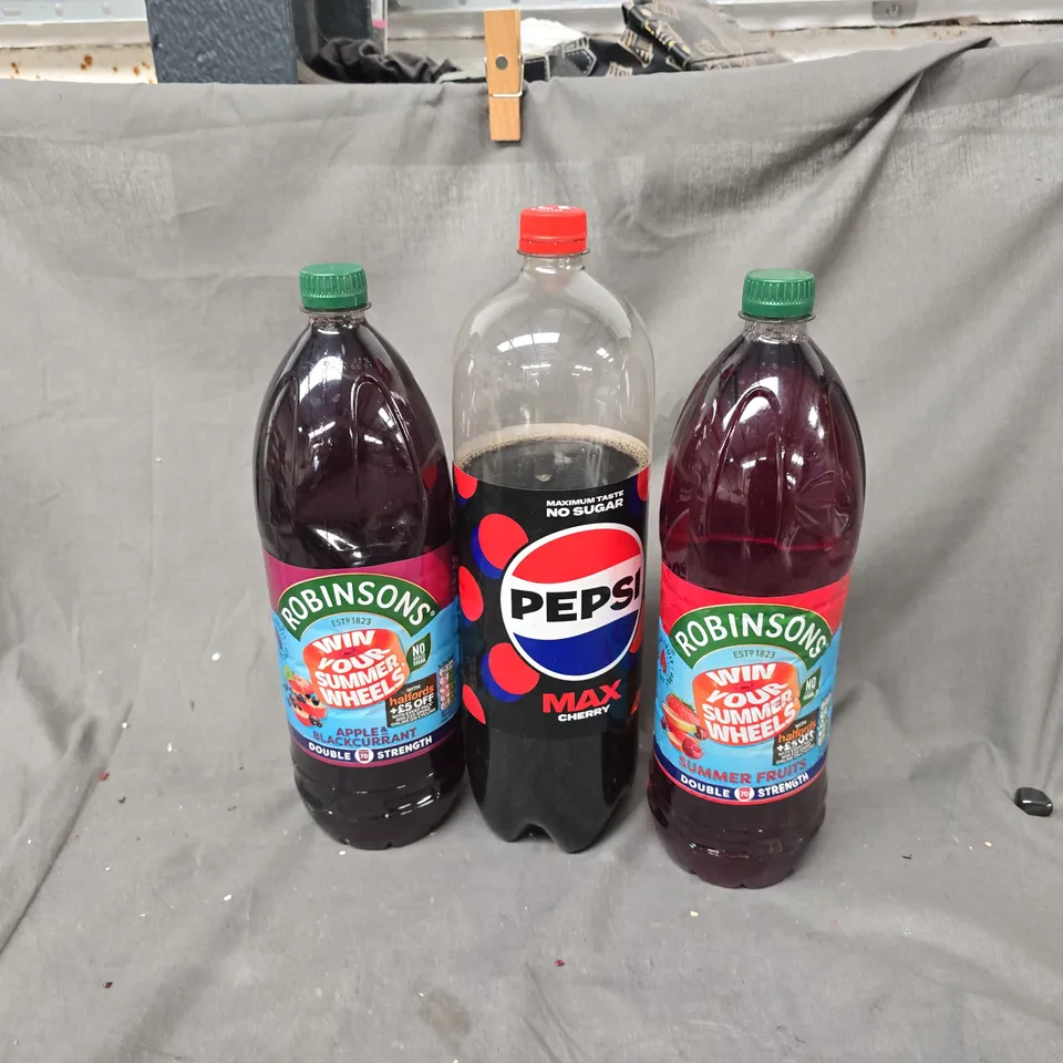 APPROXIMATELY 3 ASSORTED DRINKS TO INCLUDE ROBINSONS APPLE & BLACKCURANT & PEPSI MAX, ETC - COLLECTION ONLY