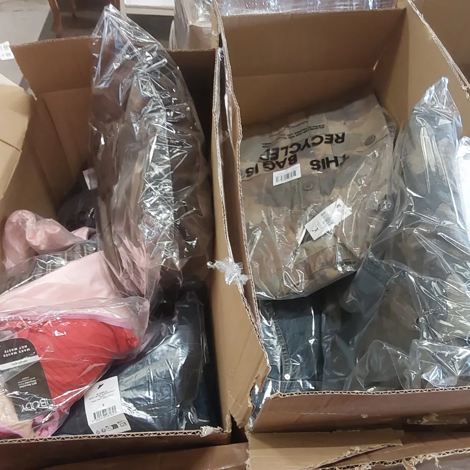 PALLET CONTAINING A LARGE QUANTITY OF BRAND NEW ASSORTED PRODUCTS INCLUDING: JEANS, JUMPERS, BIKINIS, SHIRTS, PARKA COAT ECT