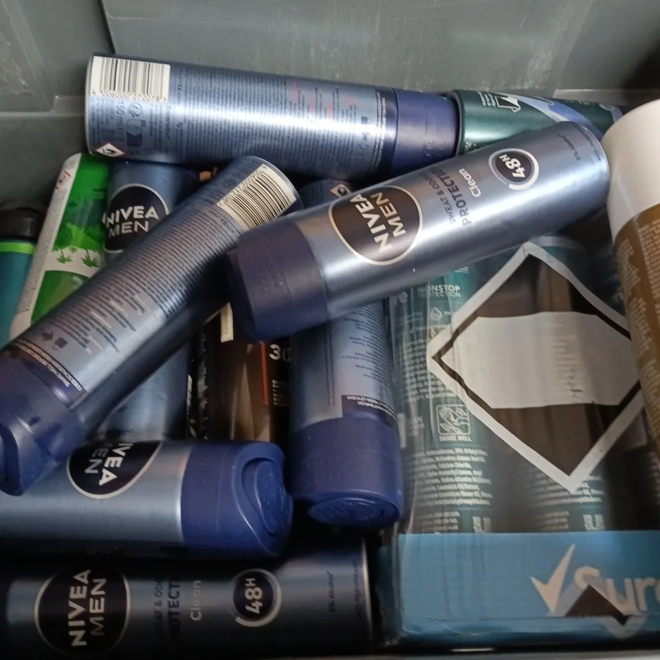 APPROXIMATELY 15 ASSORTED AEROSOLS TO INCLUDE NIVEA MEN , GARNIER AND SURE MEN