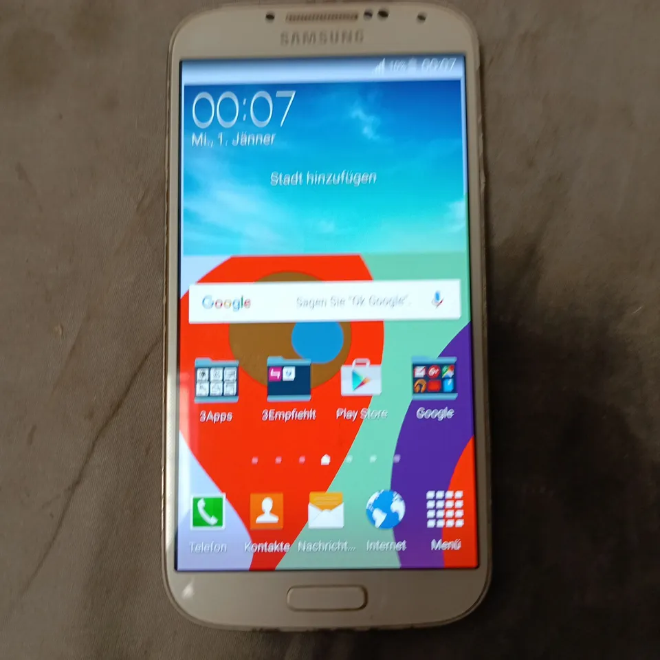 SAMSUNG GALAXY S4 SMARTPHONE