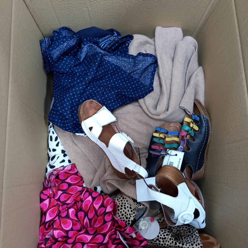 BOX OF APPROXIMATELY 15 ASSORTED CLOTHING ITEMS TO INCLUDE SHOES, DRESSES, TOPS ETC