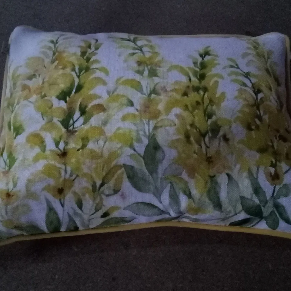 BOXED HANNIE FLORAL RECTANGULAR SCATTER CUSHION