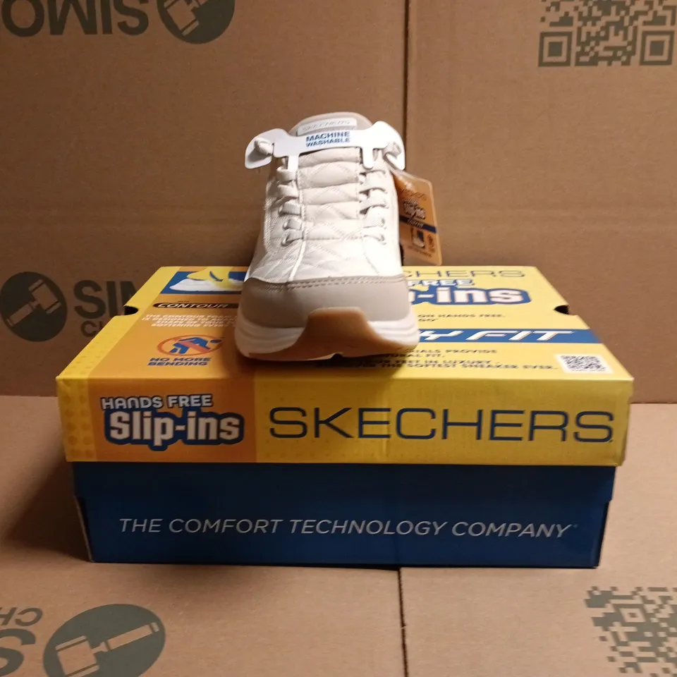 BOXED PAIR OF SKECHERS TRAINERS IN BEIGE SIZE UK 6