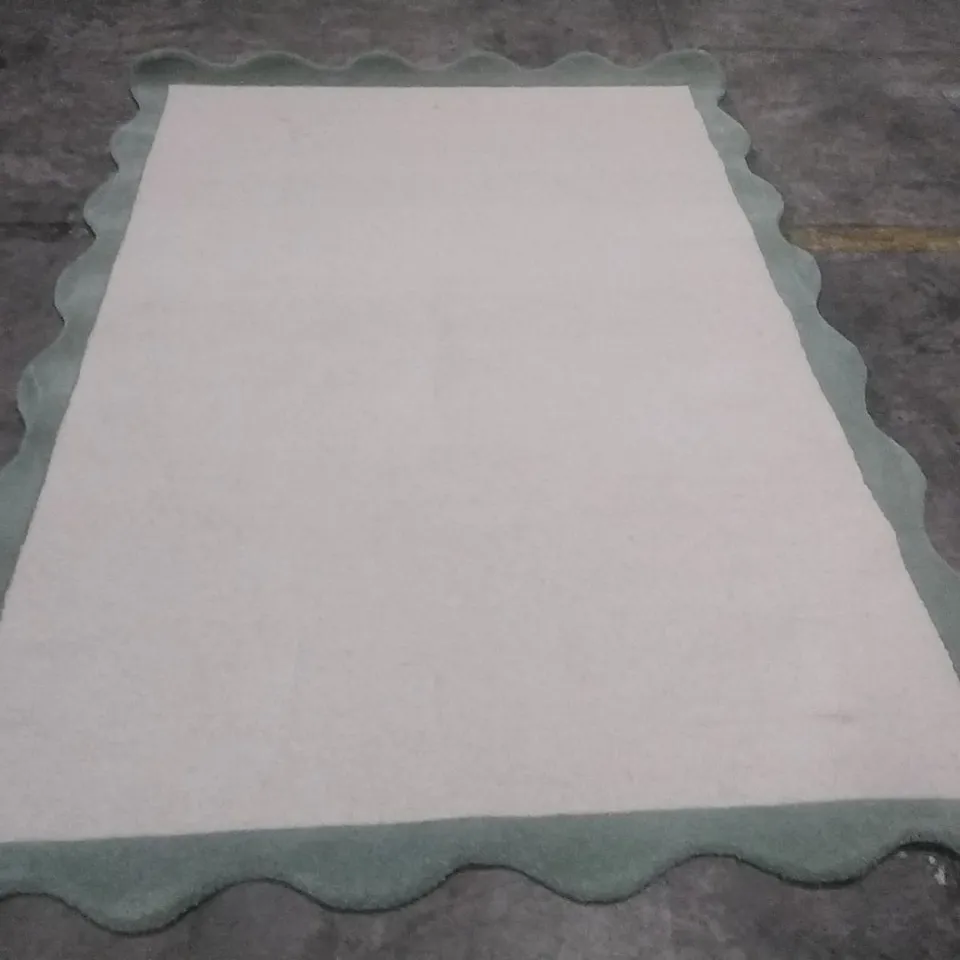 QUALITY DESIGNER RUG APPROXIMATELY 230X160CM 