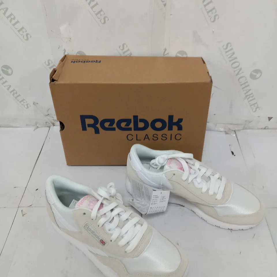 BOXED PAIR OF REEBOK CLASSIC NYLON LD00 WHITE/GREY UK 4