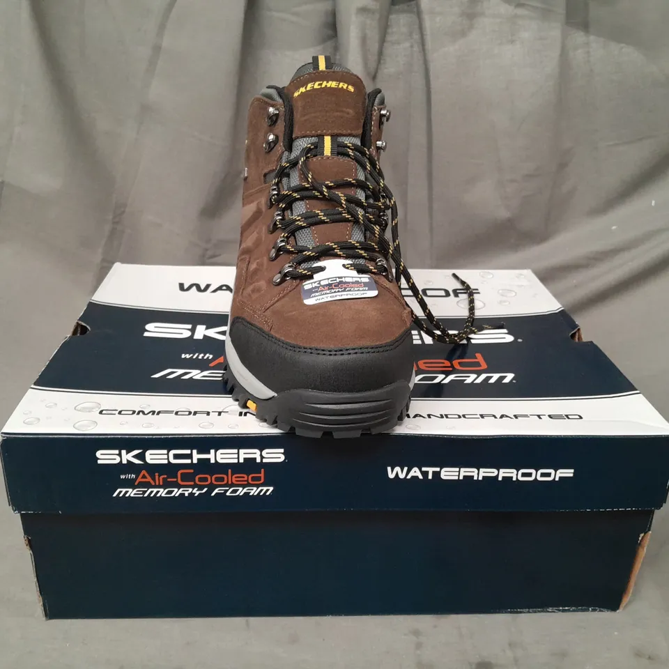 BOXED PAIR OF SKECHERS WATERPROOF ANKLE BOOTS IN BROWN UK SIZE 10.5