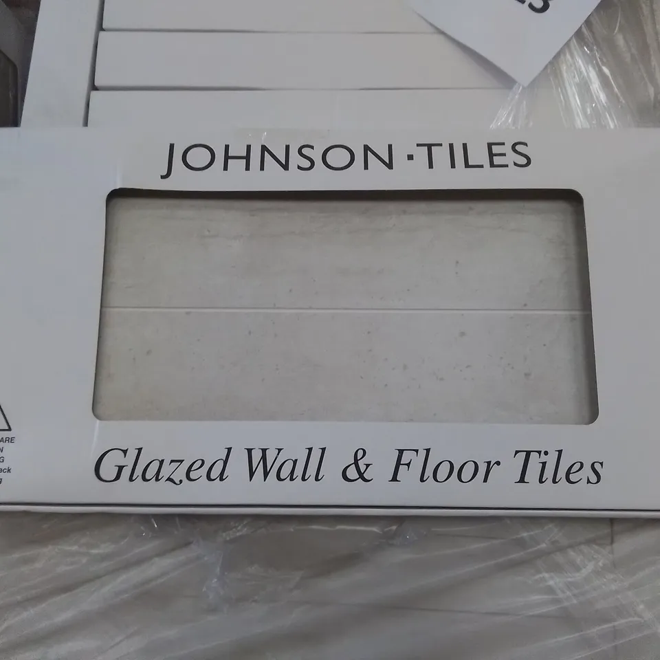 PALLET TO CONTAIN APPROXIMATELY 40 X PACKS OF JOHNSON SHERWOOD HAZE GLAZED WALL & FLOOR TILES - 5 TILES PER PACK // TILE SIZE: 597 X 297 X 11MM