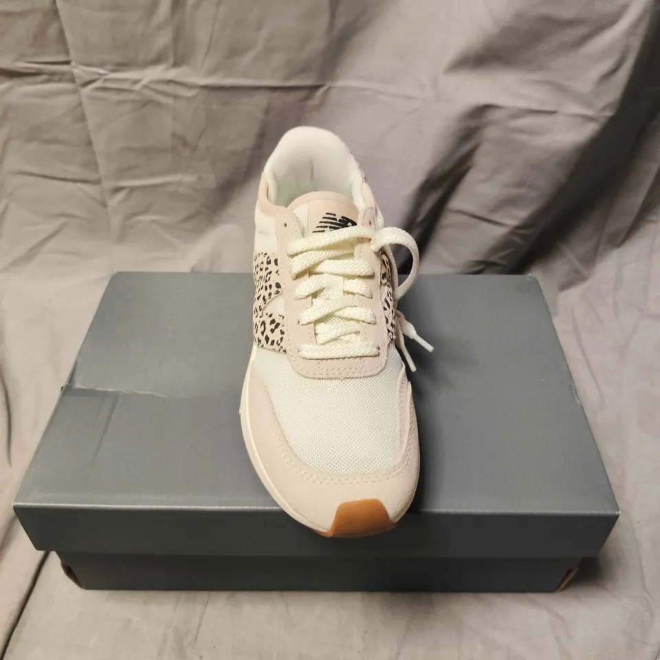 NEW BALANCE 370 TRAINERS IN CREAM - 5