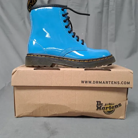 BOXED PAIR OF DR MARTENS KIDS BOOTS IN BLUE UK SIZE 9