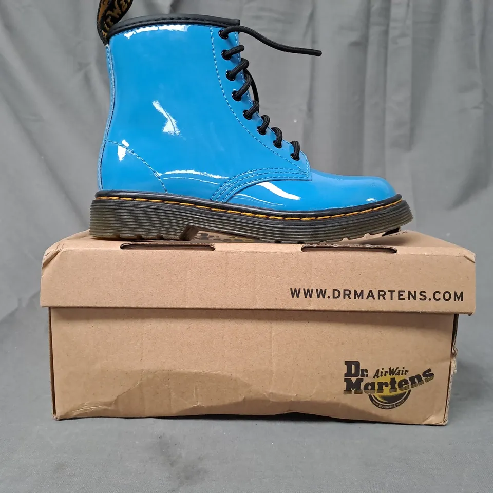 BOXED PAIR OF DR MARTENS KIDS BOOTS IN BLUE UK SIZE 9
