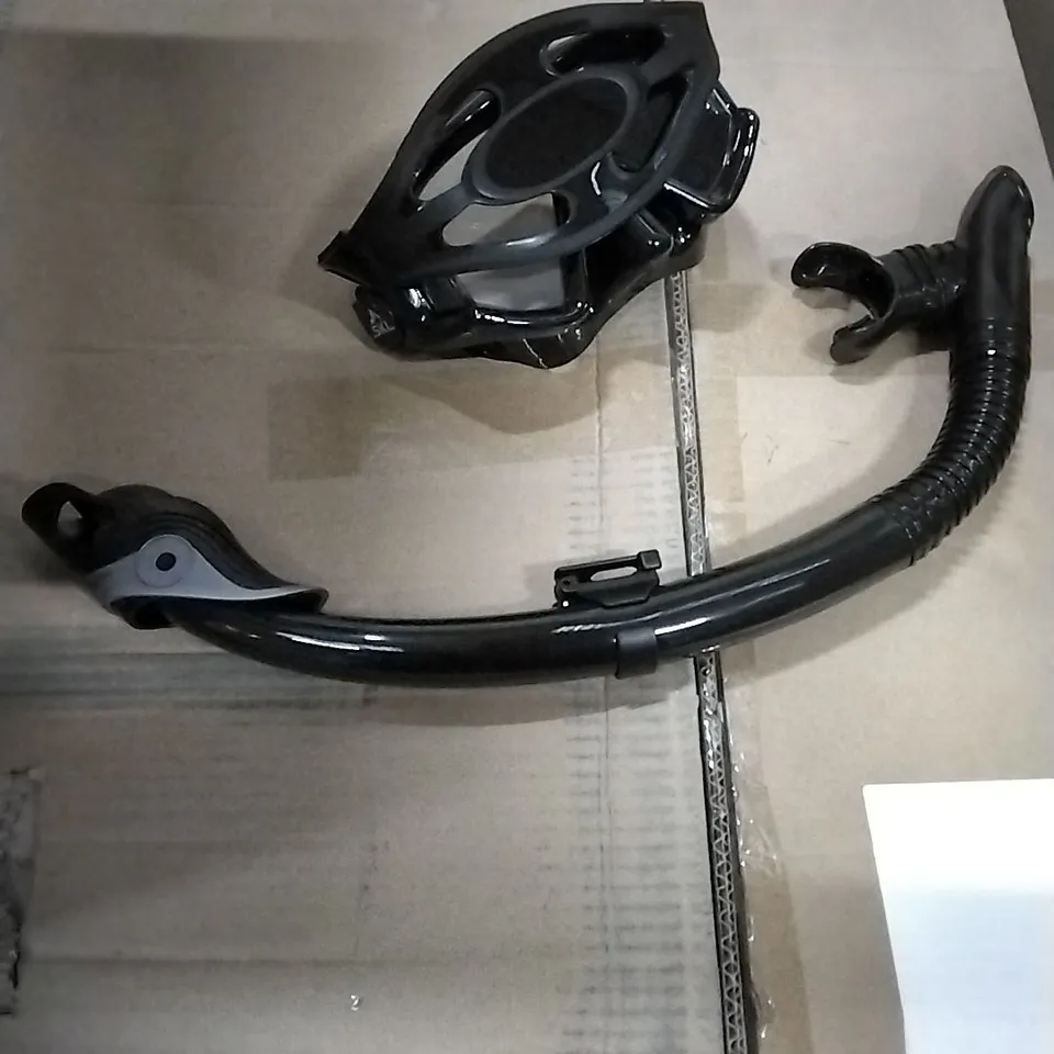 PALLET OF OFFICE CHAIR ACCESSORIES TO INCLUDE CYLINDERS,5 SPOKE CHAIR BASES,OFFICE CHAIR TILT CONTROL MECHANISM AND SNORKELS AND MASKS,