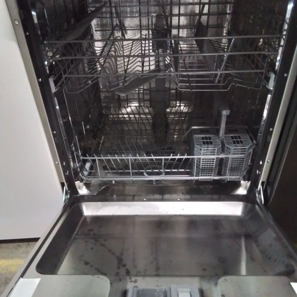 HISENSE FREESTANDING DISHWASHER IN SILVER