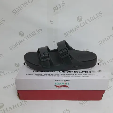 BOXED PAIR OF SKETCHERS ARCH FIT FOAMIES BLACK SIZE 8 SANDAL