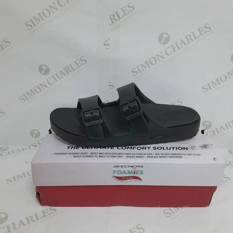 BOXED PAIR OF SKETCHERS ARCH FIT FOAMIES BLACK SIZE 8 SANDAL 