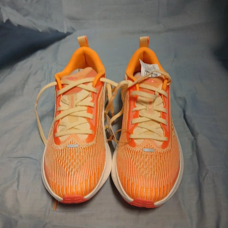 KIPRUN WOMEN’S RUNNING SHOES – ORANGE, UK 5 (EU 38 / US 7)