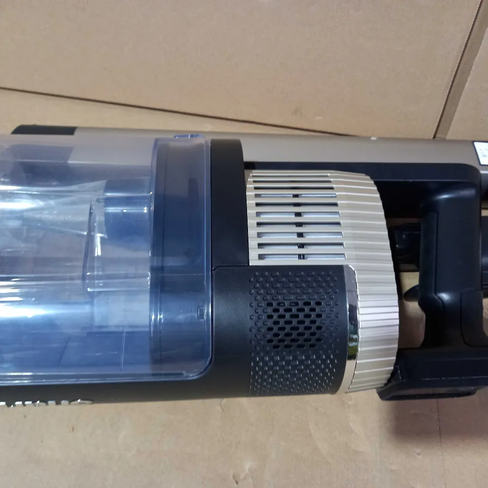 SHARK STRATOS CORDLESS VACUUM W/ANTI HAIR WRAP & CLEAN SENSE IQ IZ400UKT