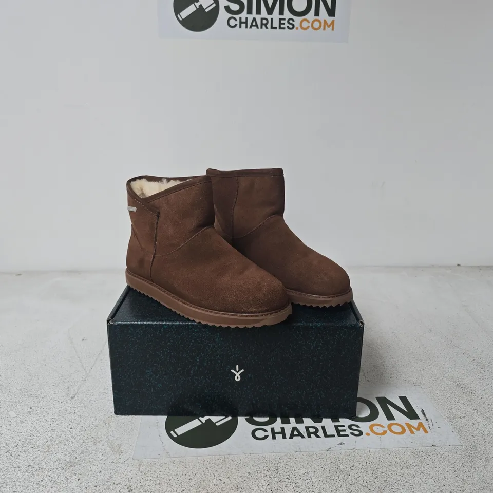 EMU AUSTRALIA WATERPROOF ANKLE BOOTS SIZE 6 