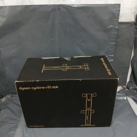 BOXED DYSON CYCLONE V10 DOK 