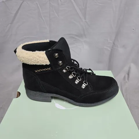 FREE SPIRIT BLACK SUEDE WINTER BOOTS WITH CREAM FAUX-SHEARLING LINING SIZE 7